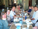 Repas à la cafétéria du pavillon d'accueil. - Photo : Martine Lapointe